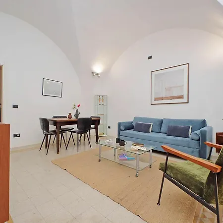 Luxury Spagna Apartments-3